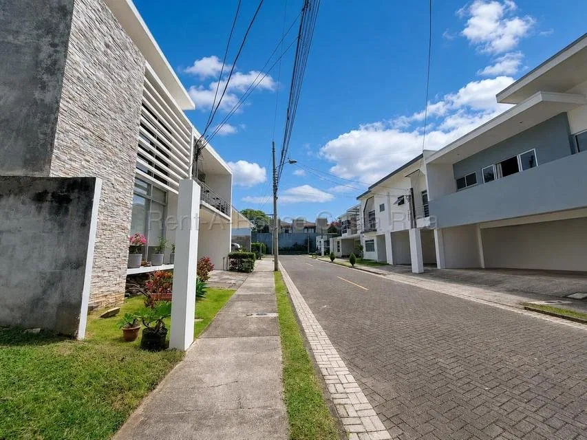 Venta de Lote Plano en San Rafael de Montes de Oca. RAH 27-232 - Venta en Montes de Oca