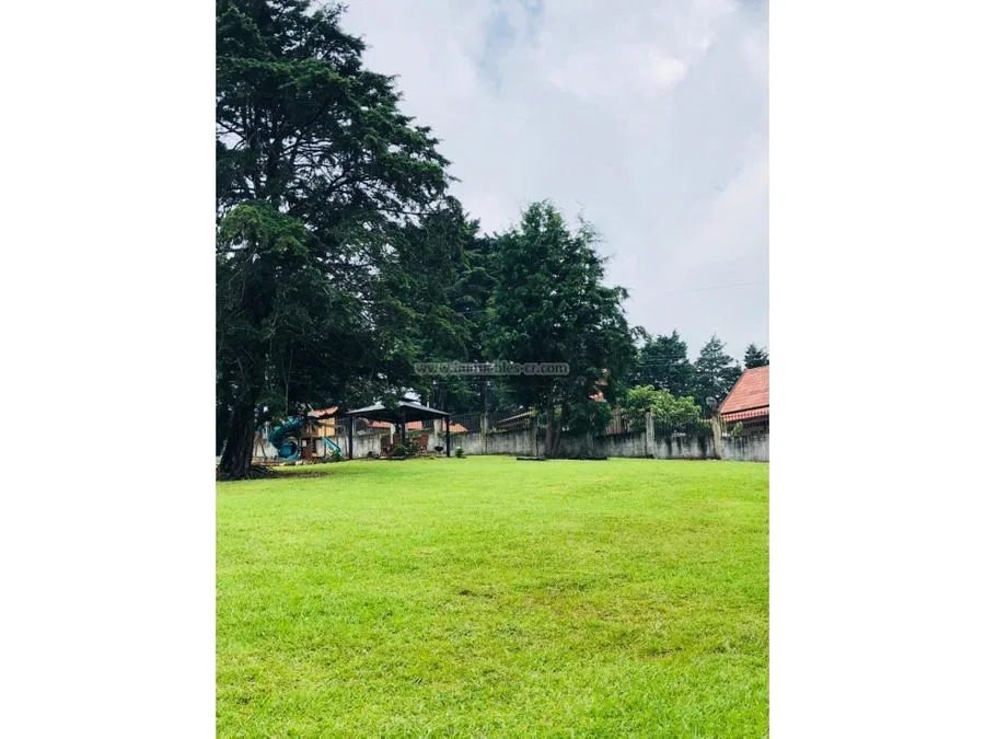 Finca con cabaña en San Rafael de Heredia