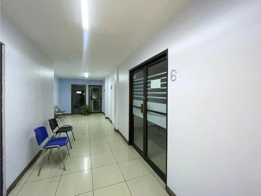 Se venden/alquilan consultorios médicos cerca del Hosp. de Niños (AD).