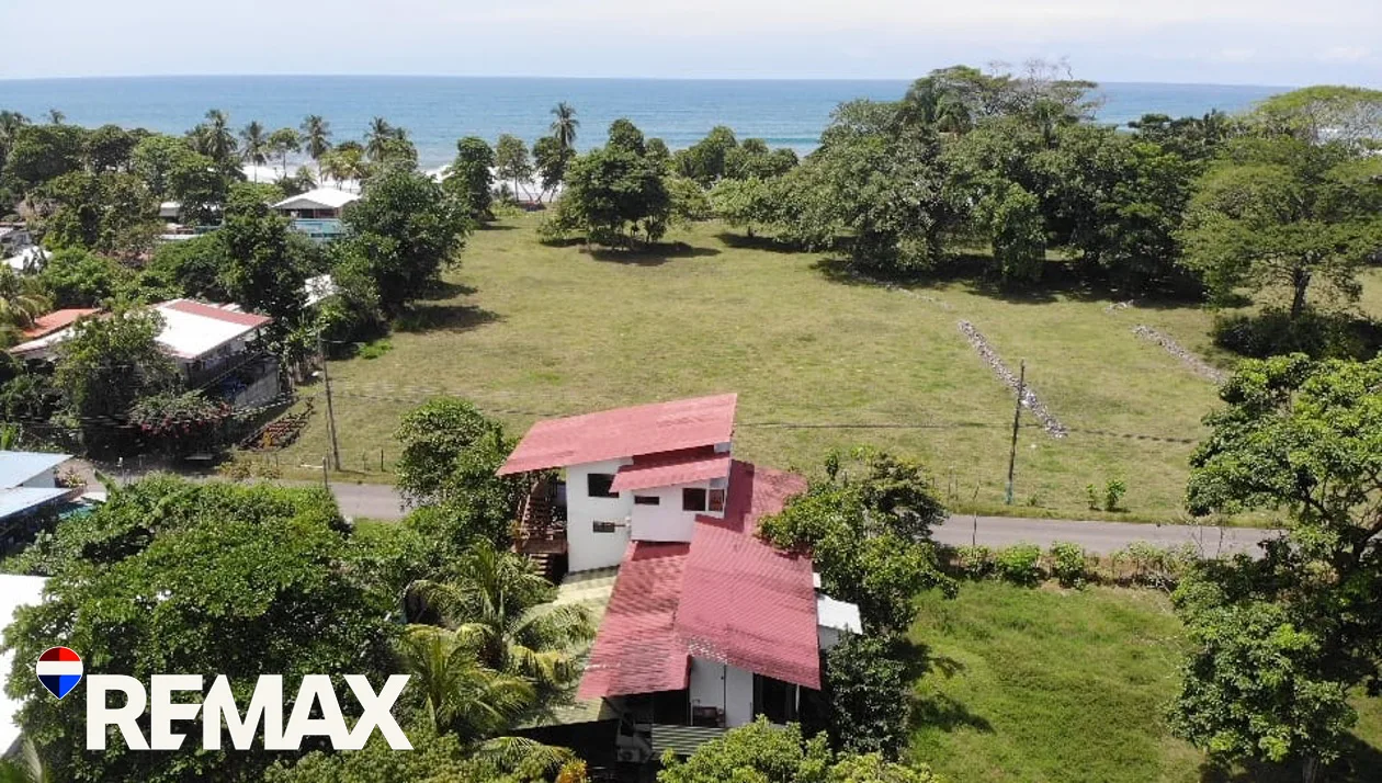 The SPOT | Esterillos Oeste | Titled walk to the beach