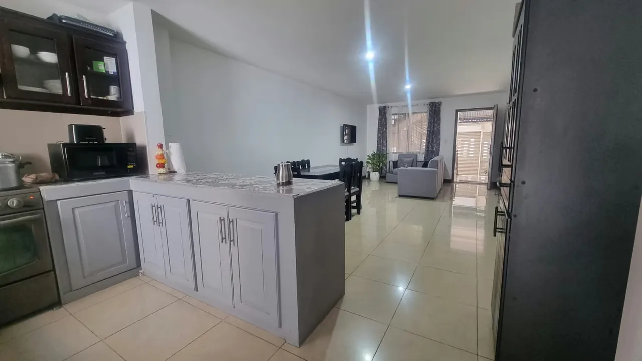 Excelente ubicación comercial-residencial, con alto potencial de rentabilidad, se encuentra en excelente ubicación, la zona posee todos los servicios públicos indispensables, Es una ...