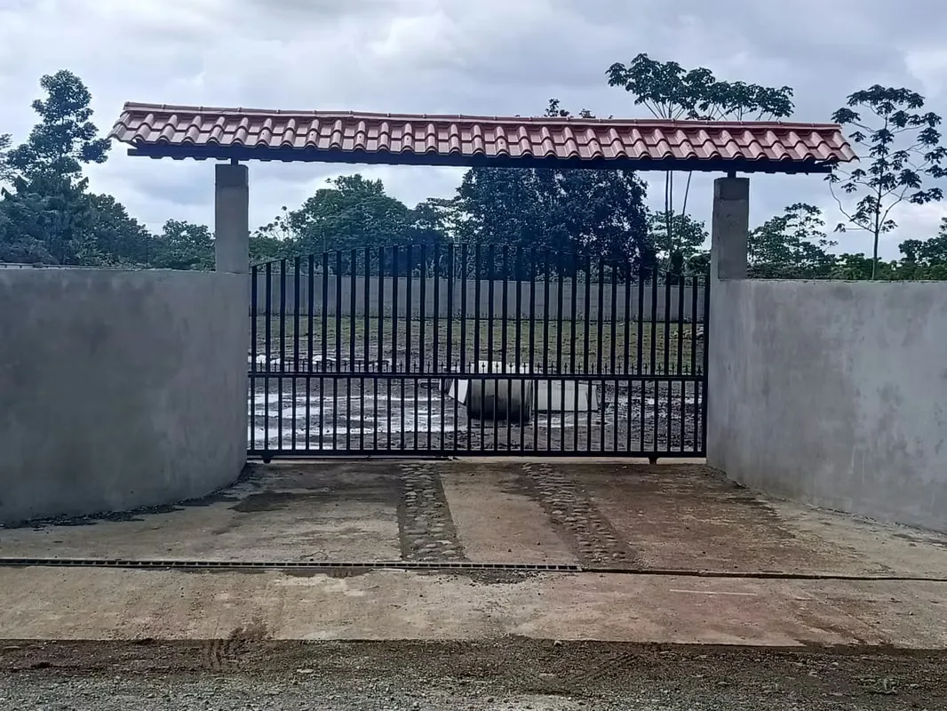 OPORTUNIDAD Casa de 90 m2 en obra gris con terreno de 5000 m2, Horquetas de Sarapiquí