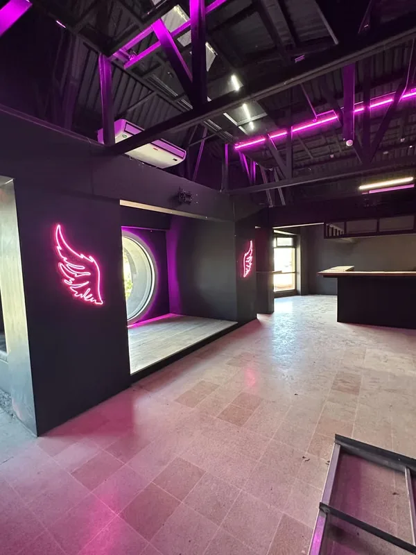 Local Comercial en Alquiler — Piso Completo, Eskina Escalante