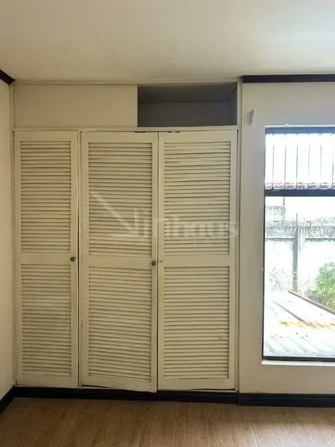 Casa en alquiler en Ayarco, ubicada en residencial sobre calle secundaria. Esta casa cuenta con espacio para 4 vehiculos, dos bajo techo y dos frente a la casa. Cuenta con espacios ..., photo 9