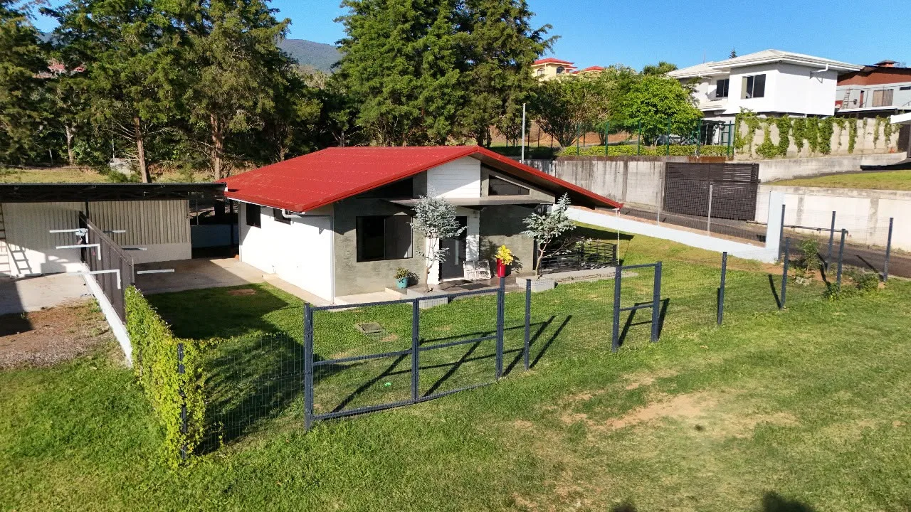 CASA MODERNA EN ALQUILER EN GRECIA