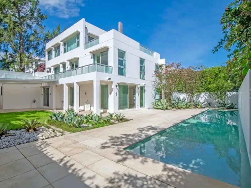 Contemporary Luxury Residence with Private Pool for Rent in Escazú