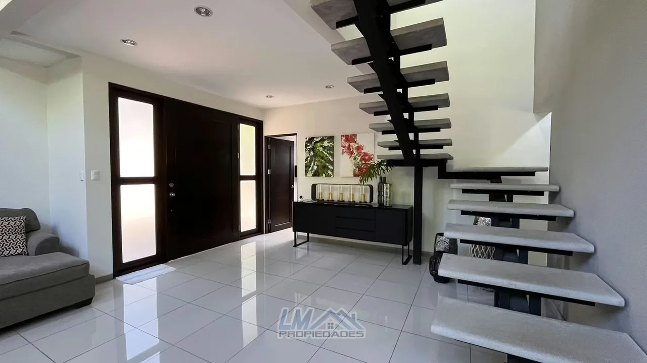 Disfrutá de la tranquilidad de vivir rodeado de naturaleza en esta amplia casa de dos plantas, ubicada en un seguro y tranquilo condominio en Ciudad Colón, San José., photo 14