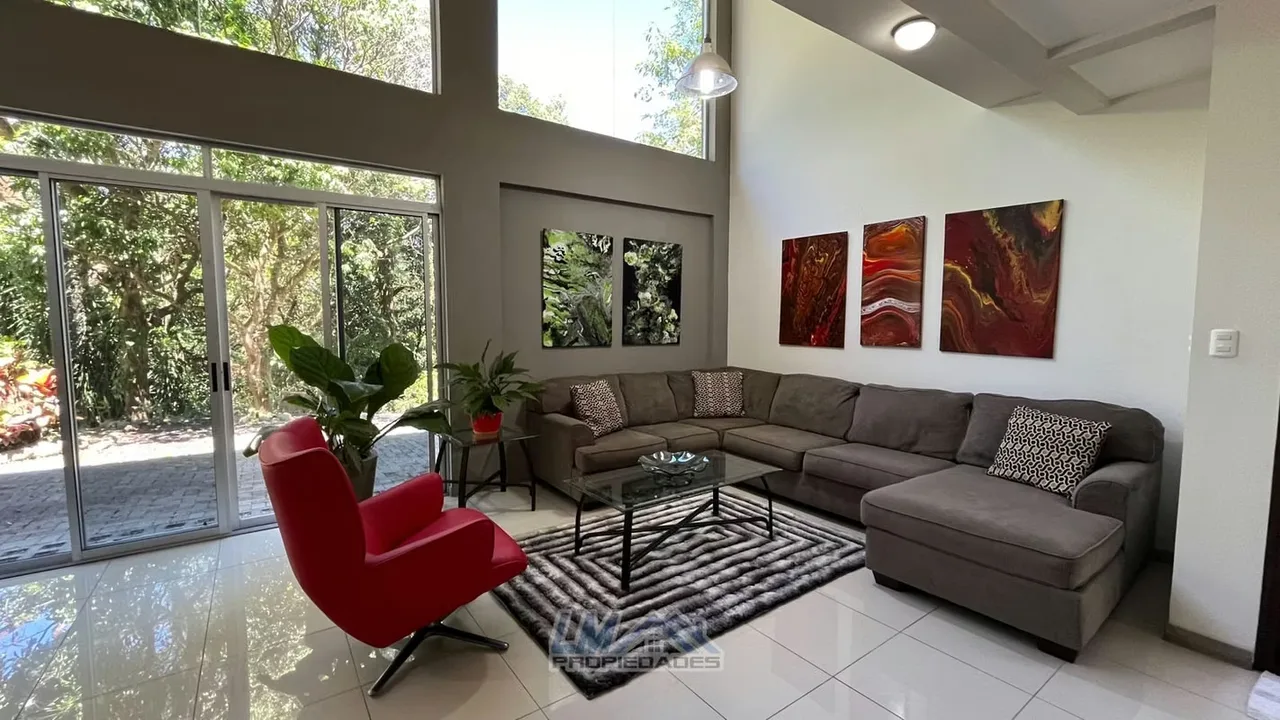 Disfrutá de la tranquilidad de vivir rodeado de naturaleza en esta amplia casa de dos plantas, ubicada en un seguro y tranquilo condominio en Ciudad Colón, San José., photo 16