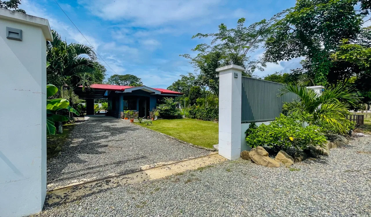 PROPERTY WITH TWO BEDROOMS AND POOL IN BAHIA BALLENA CENTER – 0.12 ACRES, photo 5
