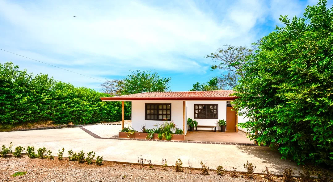 4 Bd 4 Ba Avellanas Property - Close to Surf and Golf