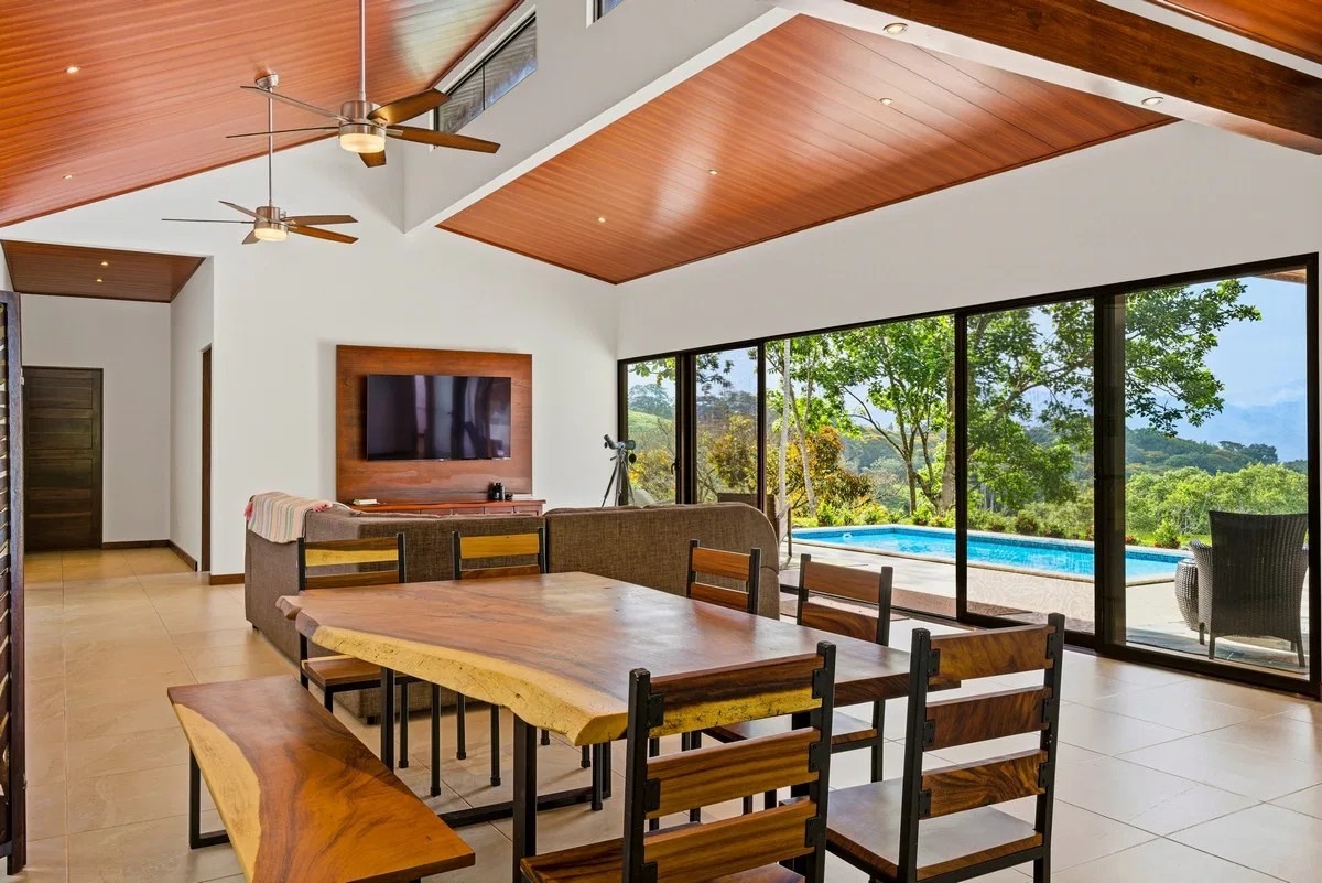 LUXURY PROPERTY WITH FIVE BEDROOMS AND GUEST HOUSE, IN PLATANILLO – 1.62 ACRES, photo 12