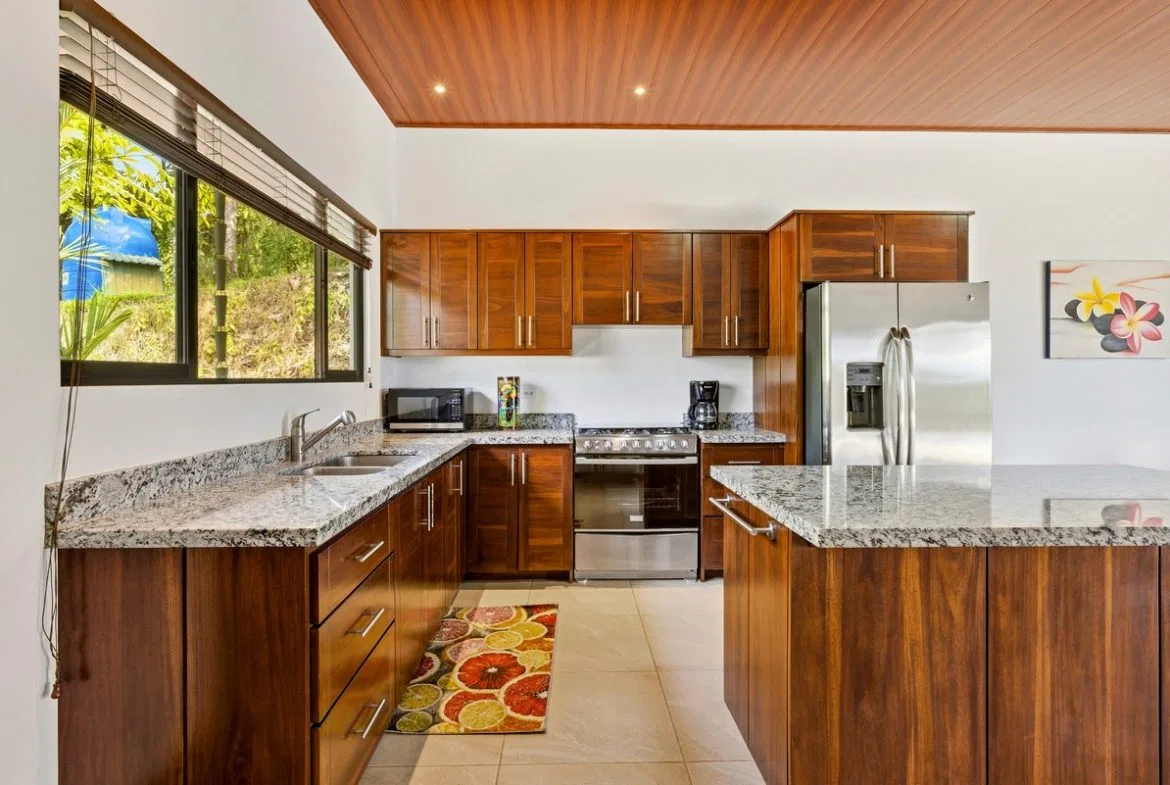 LUXURY PROPERTY WITH FIVE BEDROOMS AND GUEST HOUSE, IN PLATANILLO – 1.62 ACRES, photo 17