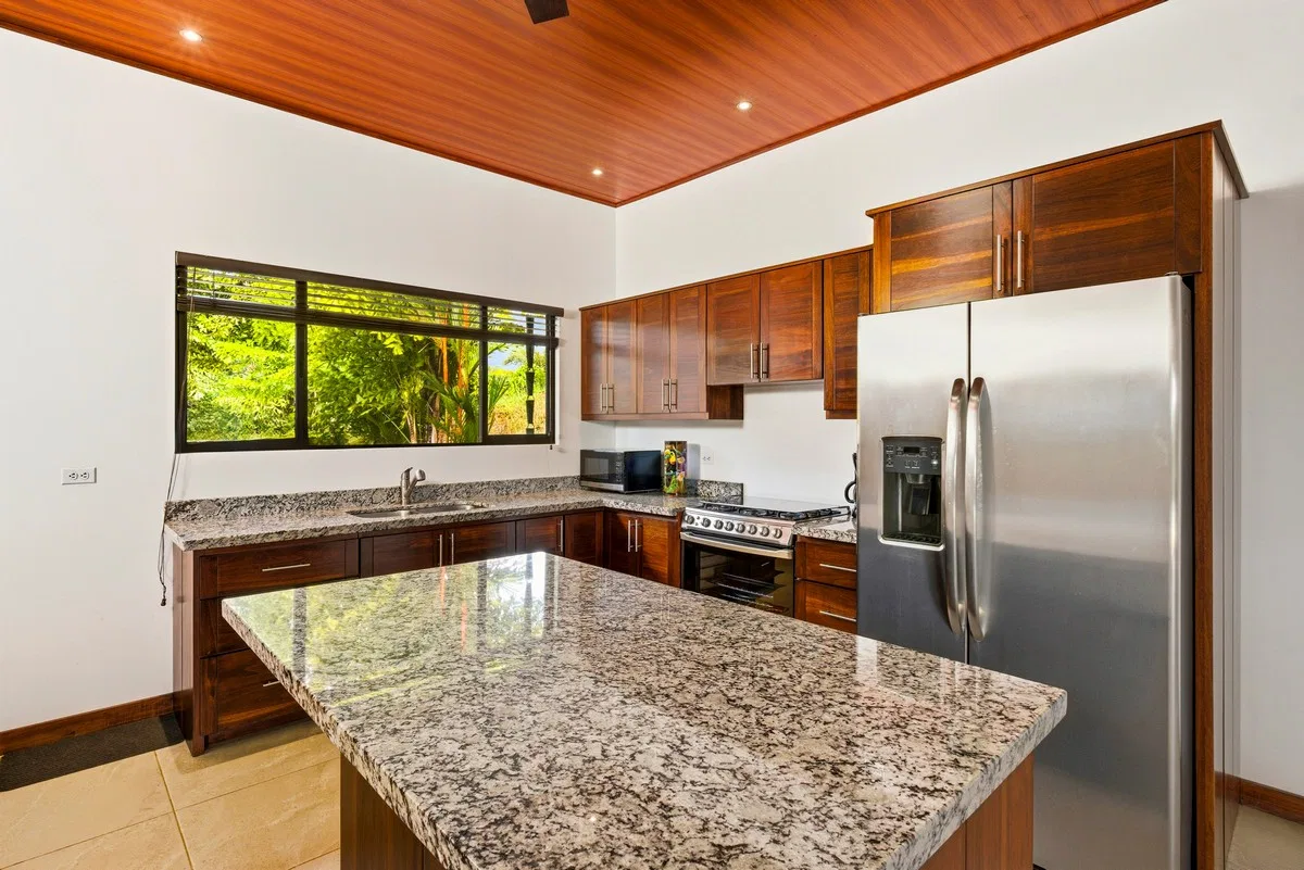 LUXURY PROPERTY WITH FIVE BEDROOMS AND GUEST HOUSE, IN PLATANILLO – 1.62 ACRES, photo 18