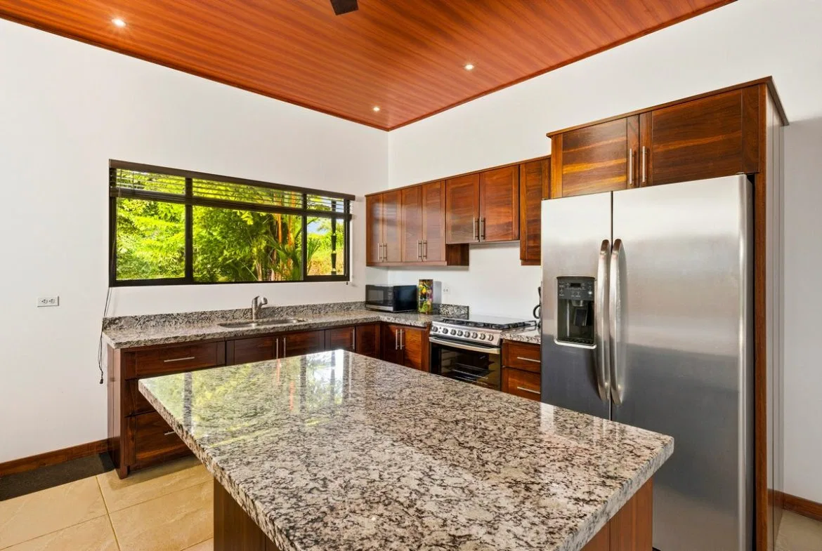 LUXURY PROPERTY WITH FIVE BEDROOMS AND GUEST HOUSE, IN PLATANILLO – 1.62 ACRES, photo 19