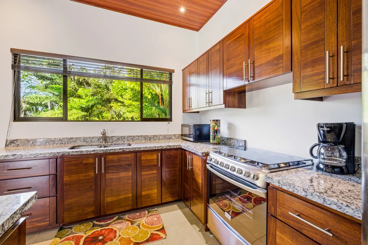 LUXURY PROPERTY WITH FIVE BEDROOMS AND GUEST HOUSE, IN PLATANILLO – 1.62 ACRES, photo 20