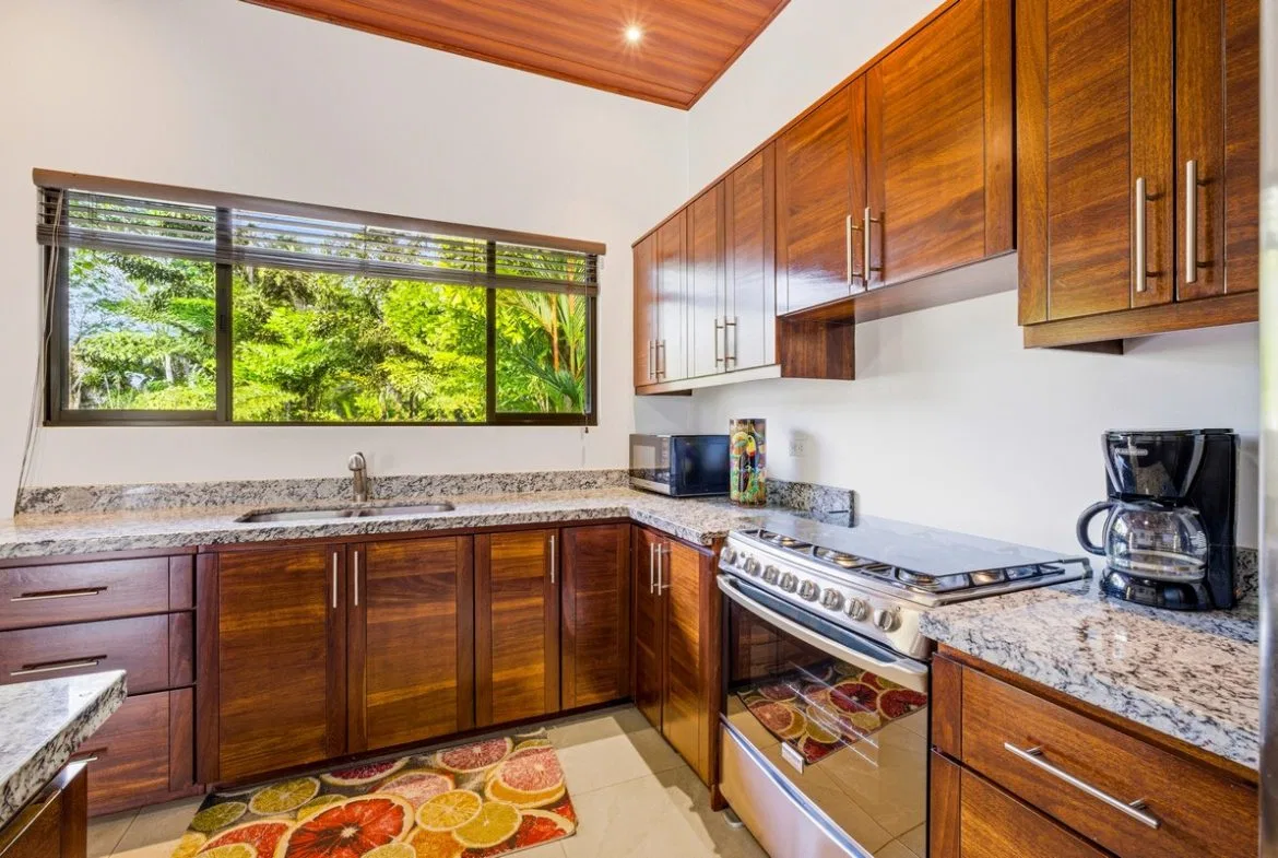 LUXURY PROPERTY WITH FIVE BEDROOMS AND GUEST HOUSE, IN PLATANILLO – 1.62 ACRES, photo 21