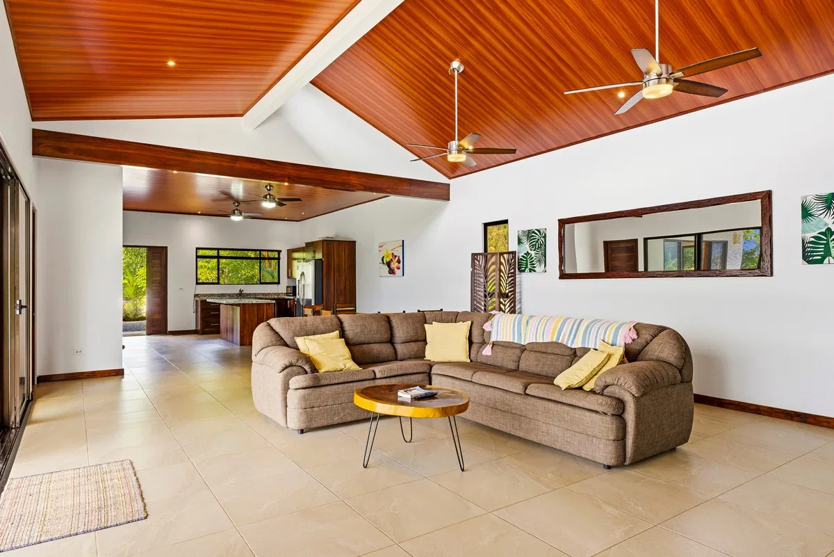 LUXURY PROPERTY WITH FIVE BEDROOMS AND GUEST HOUSE, IN PLATANILLO – 1.62 ACRES, photo 6