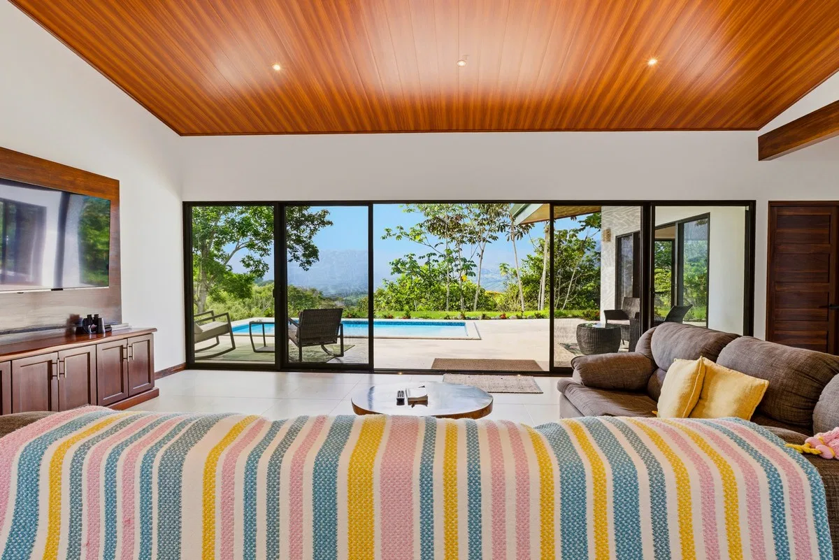LUXURY PROPERTY WITH FIVE BEDROOMS AND GUEST HOUSE, IN PLATANILLO – 1.62 ACRES, photo 10