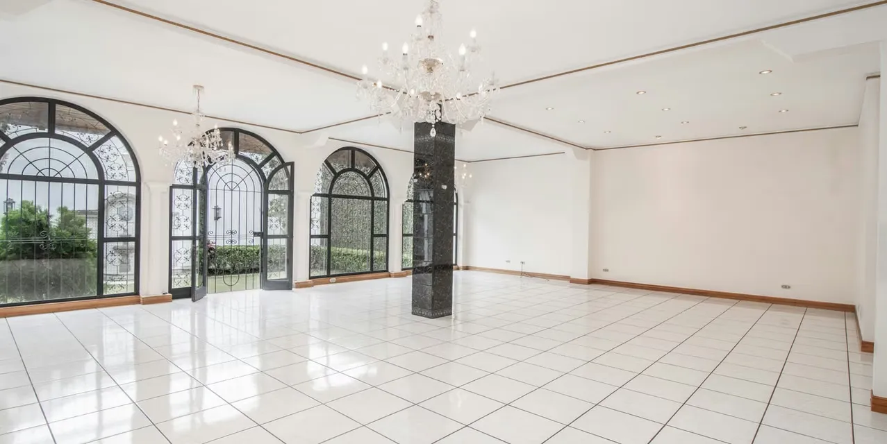 Home 4BR in Curridabat Guayabos - Privileged Area - Spacious Living, photo 4