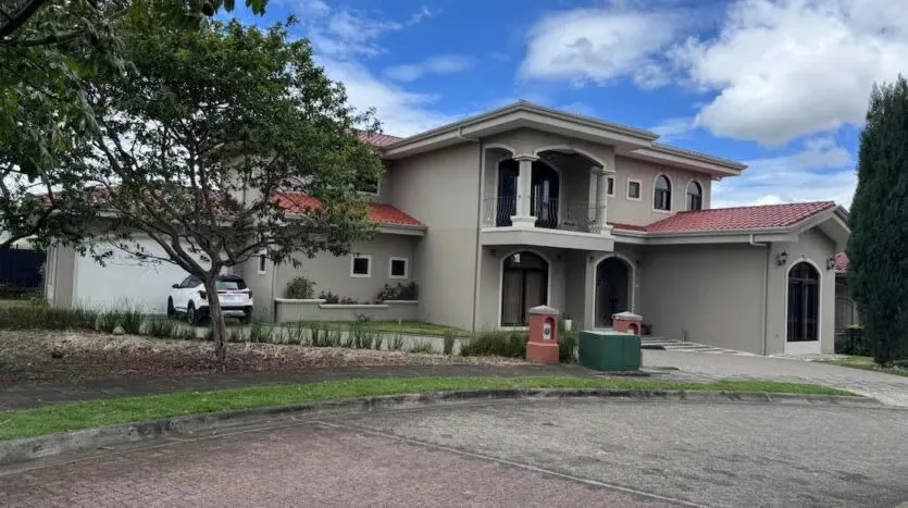 Spectacular House for Sale in Colinas de Montealegre, photo 3