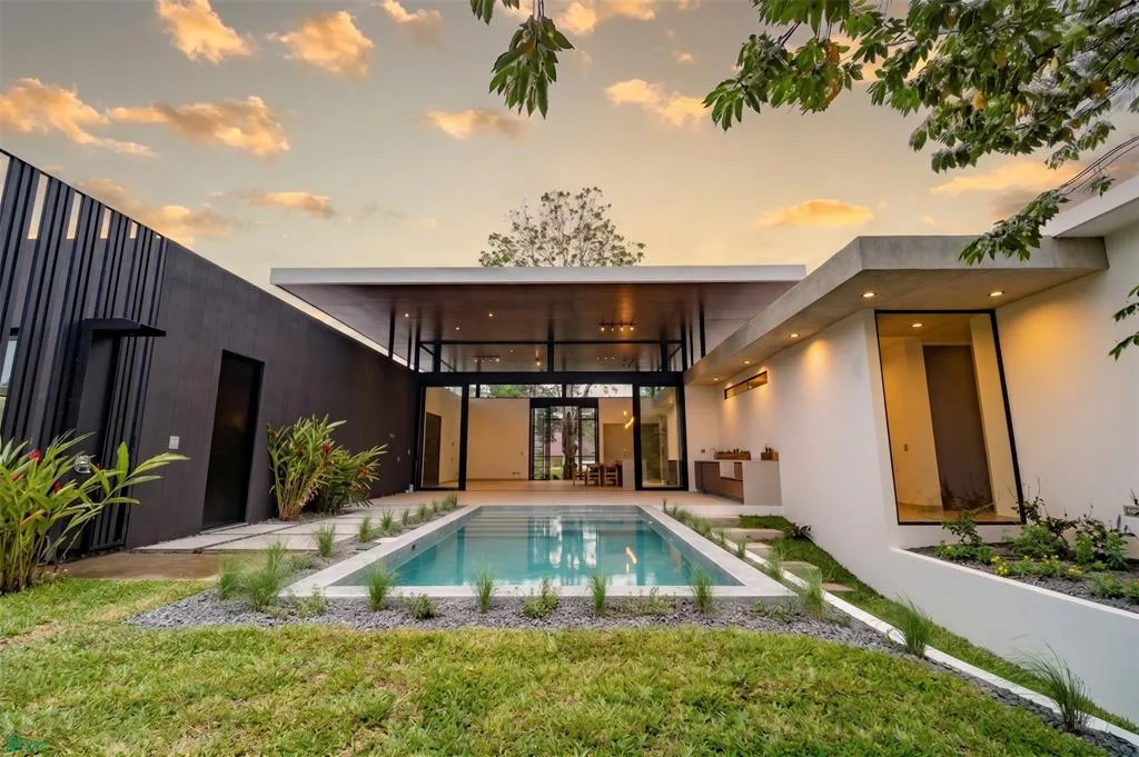Casa de Lujo en Un Solo Nivel | Hacienda Los Reyes