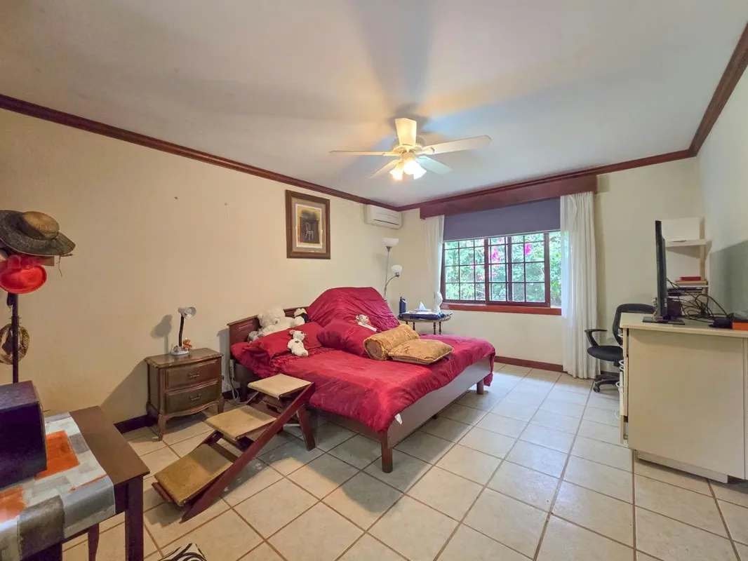 Hermosa y exclusiva propiedad situada en Piedades de Santa Ana, ideal para inversión, negocio o residencia familiar. Cuenta con 3 casas independientes de UNA SOLA PLANTA, amplios ..., photo 15