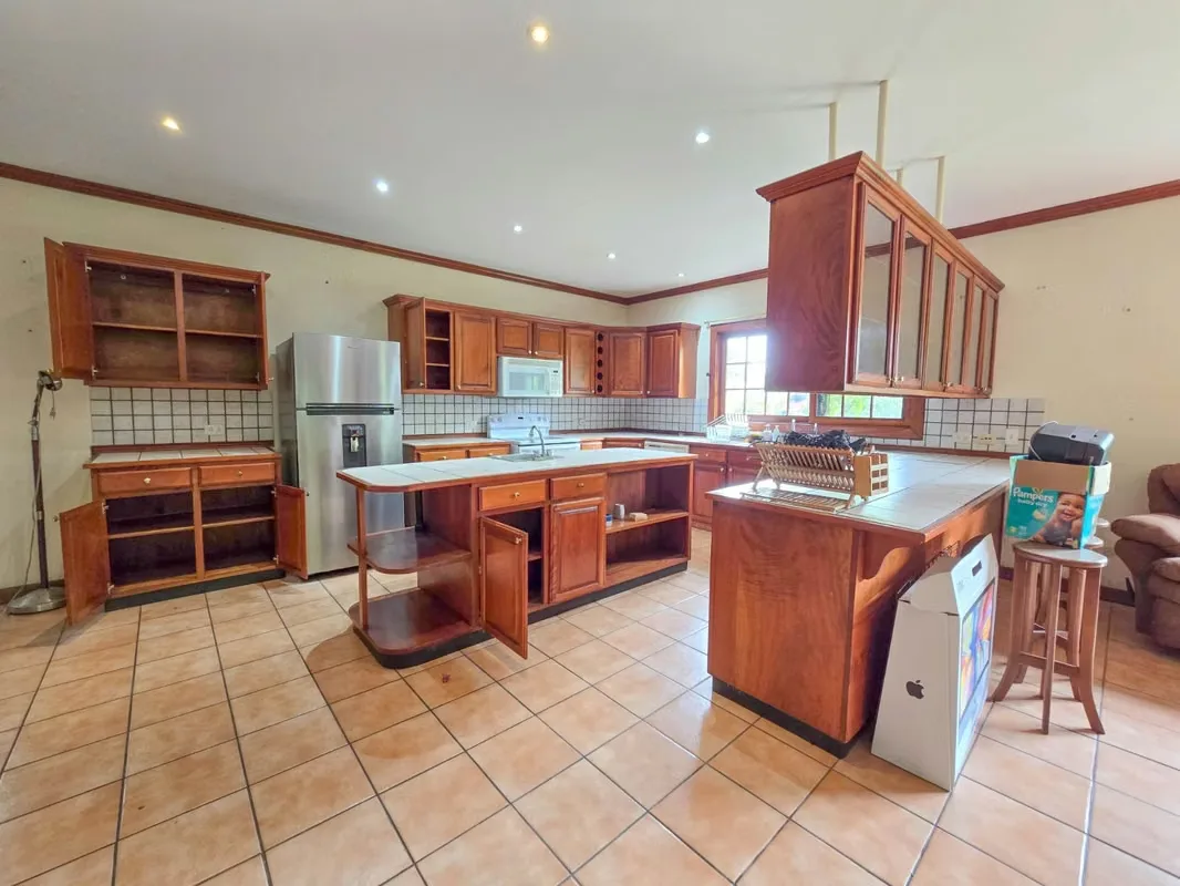 Hermosa y exclusiva propiedad situada en Piedades de Santa Ana, ideal para inversión, negocio o residencia familiar. Cuenta con 3 casas independientes de UNA SOLA PLANTA, amplios ..., photo 5