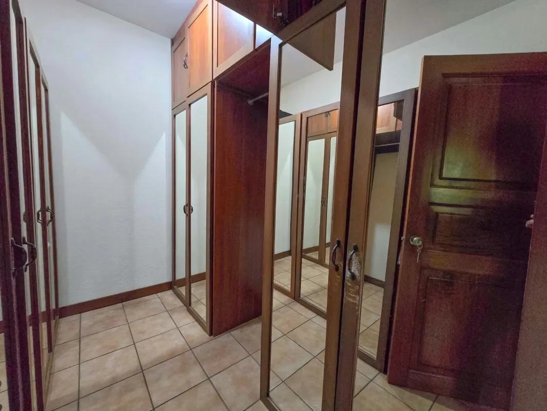 Hermosa y exclusiva propiedad situada en Piedades de Santa Ana, ideal para inversión, negocio o residencia familiar. Cuenta con 3 casas independientes de UNA SOLA PLANTA, amplios ..., photo 8