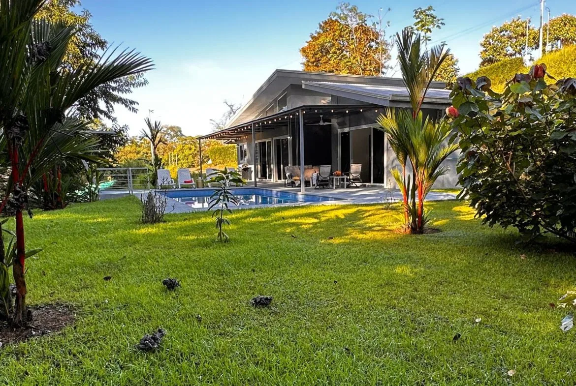 PROPERTY WITH 4 BEDROOM HOME AND POOL, IN UVITA CENTER – 1.25 ACRES, photo 4