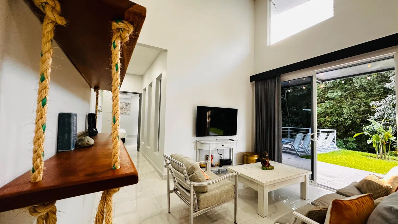 PROPERTY WITH 4 BEDROOM HOME AND POOL, IN UVITA CENTER – 1.25 ACRES, photo 9
