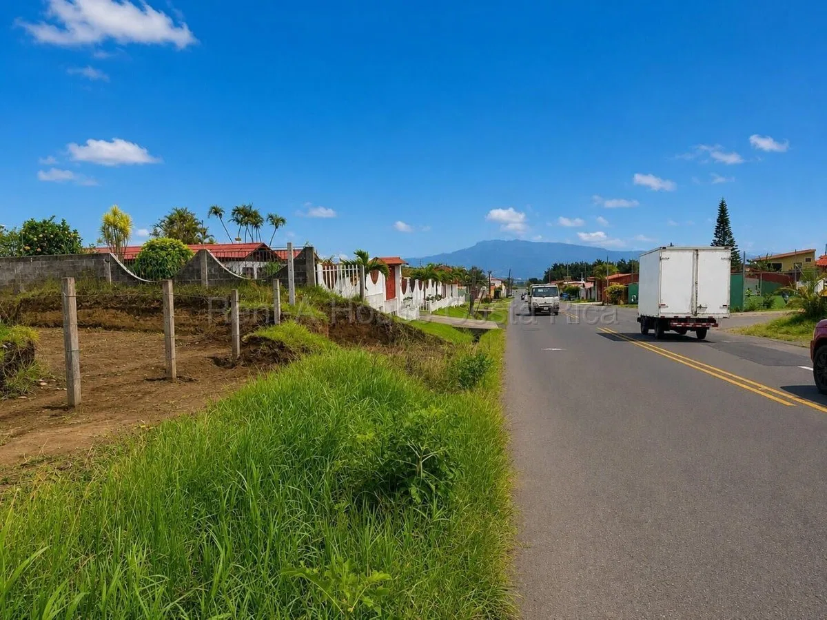 Venta de Lote Plano sobre Calle Principal en Guadalupe #27-247 GS - Venta en Goicoechea