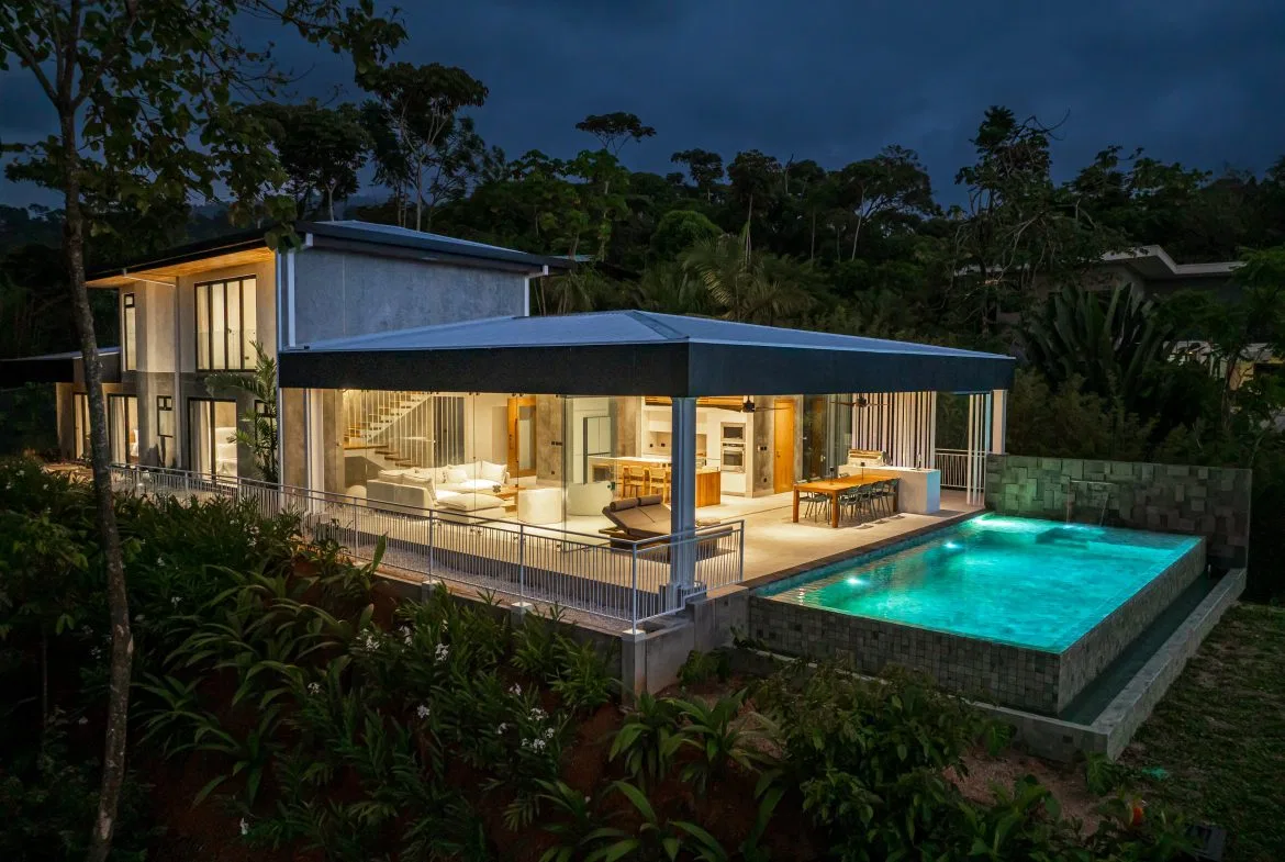 New contemporary tropical villa boasts with a movie theater and views of the iconic whale’s tail, photo 2