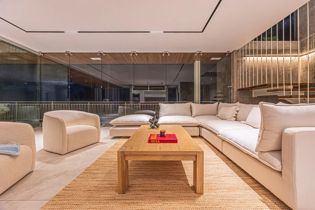 New contemporary tropical villa boasts with a movie theater and views of the iconic whale’s tail, photo 11