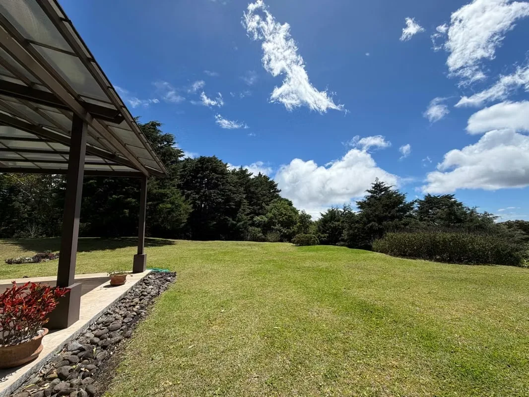 Disfrute de un estilo de vida rodeado de naturaleza, privacidad y un clima excepcional en esta hermosa propiedad ubicada en Los Ángeles de San Rafael de Heredia, a pocos minutos del ..., photo 2