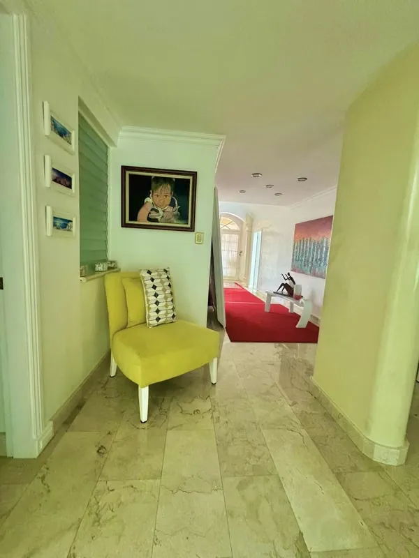 Amplia y elegante propiedad de 450 m² de construcción sobre 410 m² de terreno, diseñada para brindar comodidad, funcionalidad y acabados de alta calidad en cada espacio., photo 5