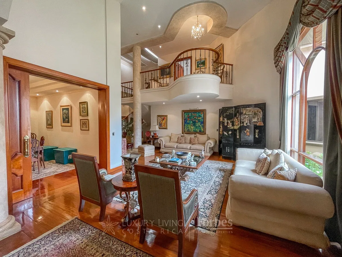 Detached House with Garden for Sale in Escazú