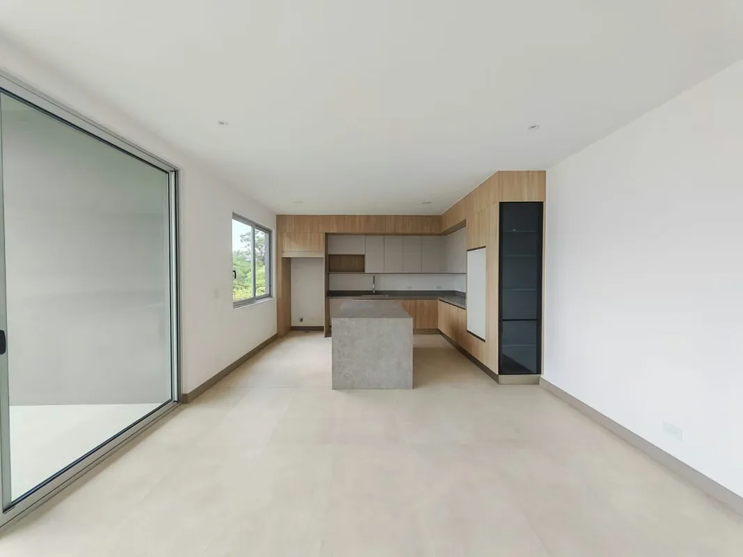 Apartamento en alquiler con 3 habitaciones y terraza en Condominio Dukana para Estrenar