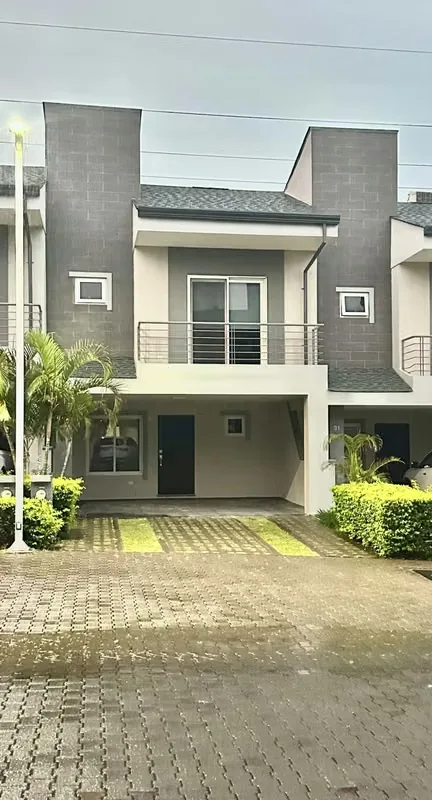 # HOUSE FOR RENT IN GUACHIPELÍN, ESCAZÚ | RÍO PALMA | 3 BEDROOMS + PRIVATE GARDEN