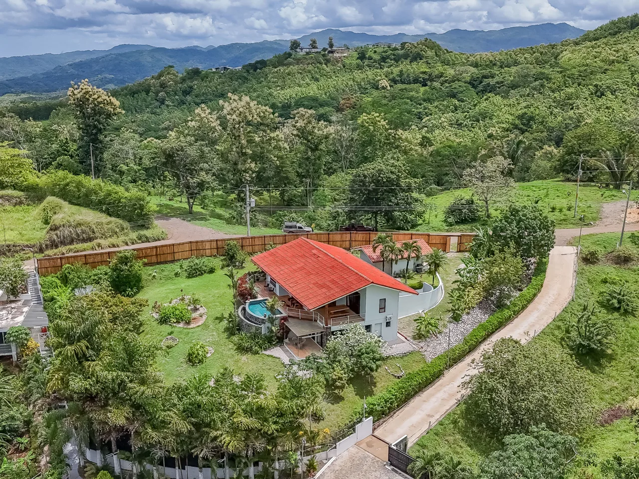 Casa Cavalier - 3BR Ocean View Mountain Home with Studio Apartment