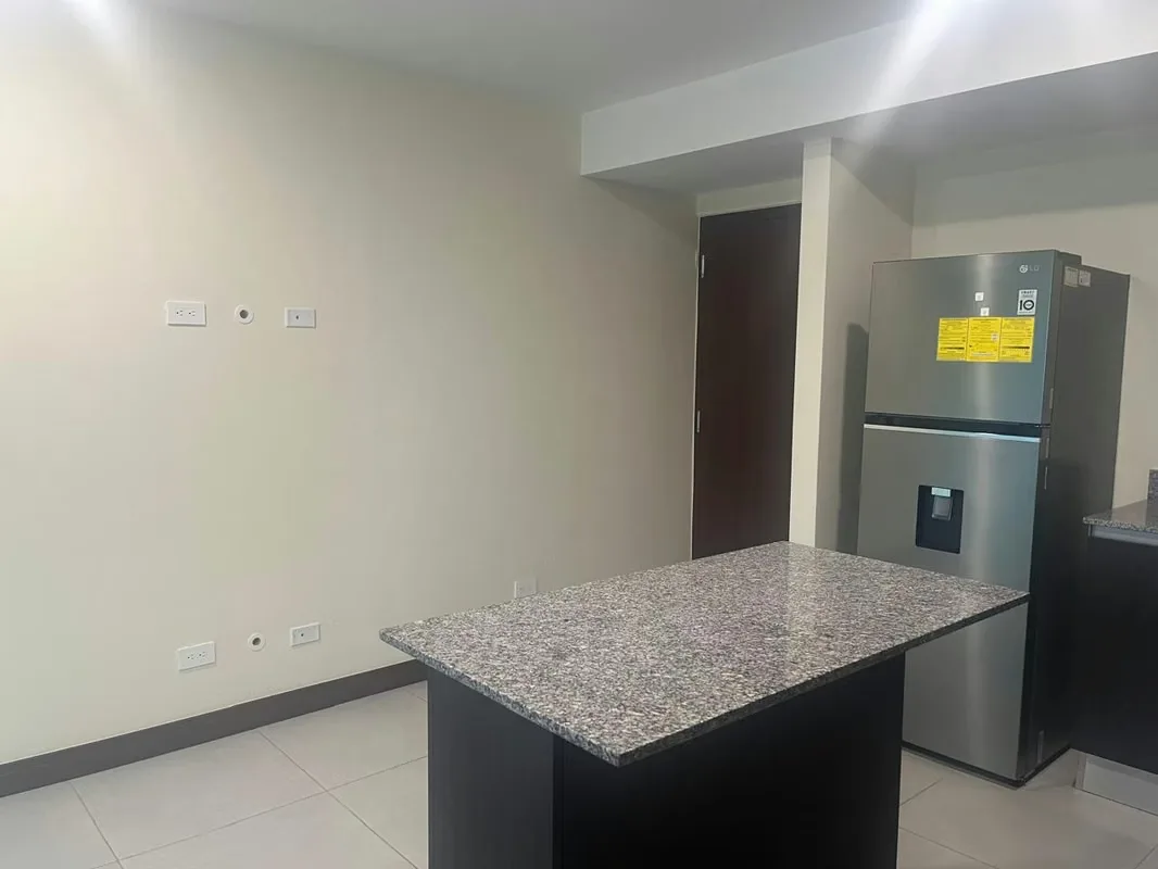 Apartment 1 room for rent Torre Los Yoses with parking, cellar and amenities