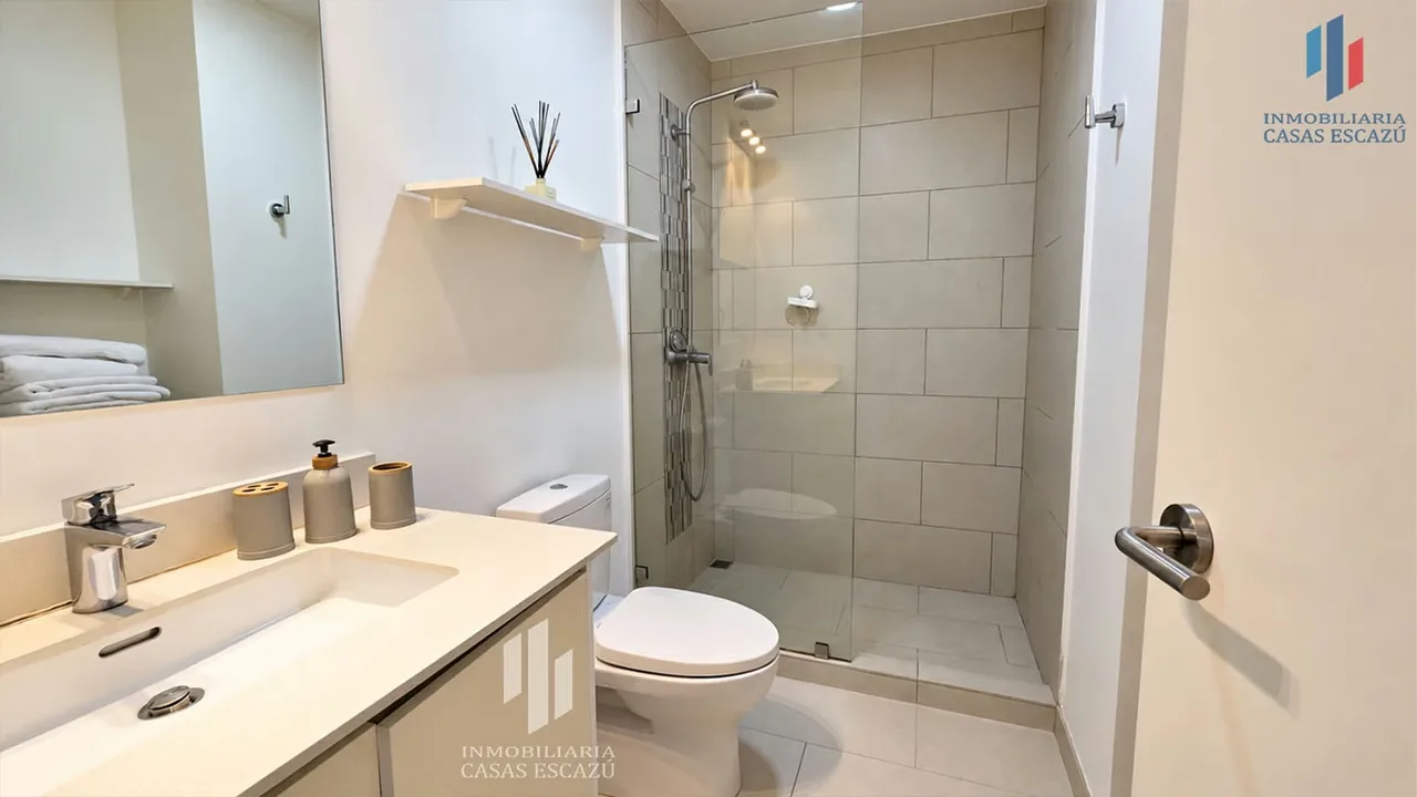 Con diseño contemporáneo y ubicación privilegiada lo convierten en una excelente opción para quienes desean vivir cerca de todo, en un ambiente cómodo, seguro y con excelentes ..., photo 13