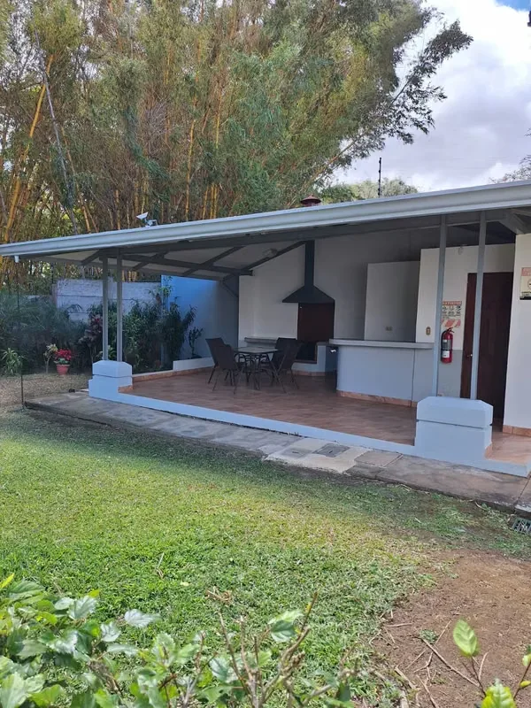 Cuenta con sala, comedor, cocina, con dos baños completos y uno para vistas, ...