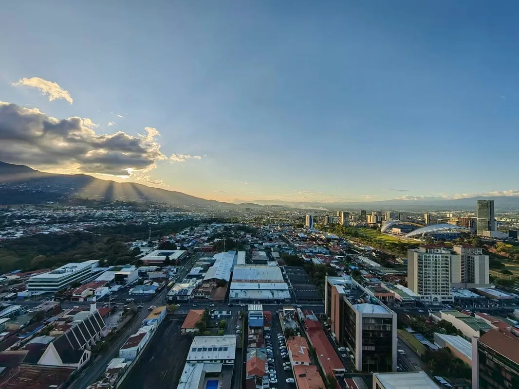 Enjoy contemporary city living in this high-floor 64 m² (688 sq ft) apartment located on the 22nd floor of Secrt Sabana, featuring wall-to-ceiling windows with unobstructed east-facing ..., photo 2