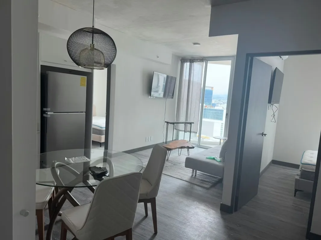 Enjoy contemporary city living in this high-floor 64 m² (688 sq ft) apartment located on the 22nd floor of Secrt Sabana, featuring wall-to-ceiling windows with unobstructed east-facing ..., photo 4