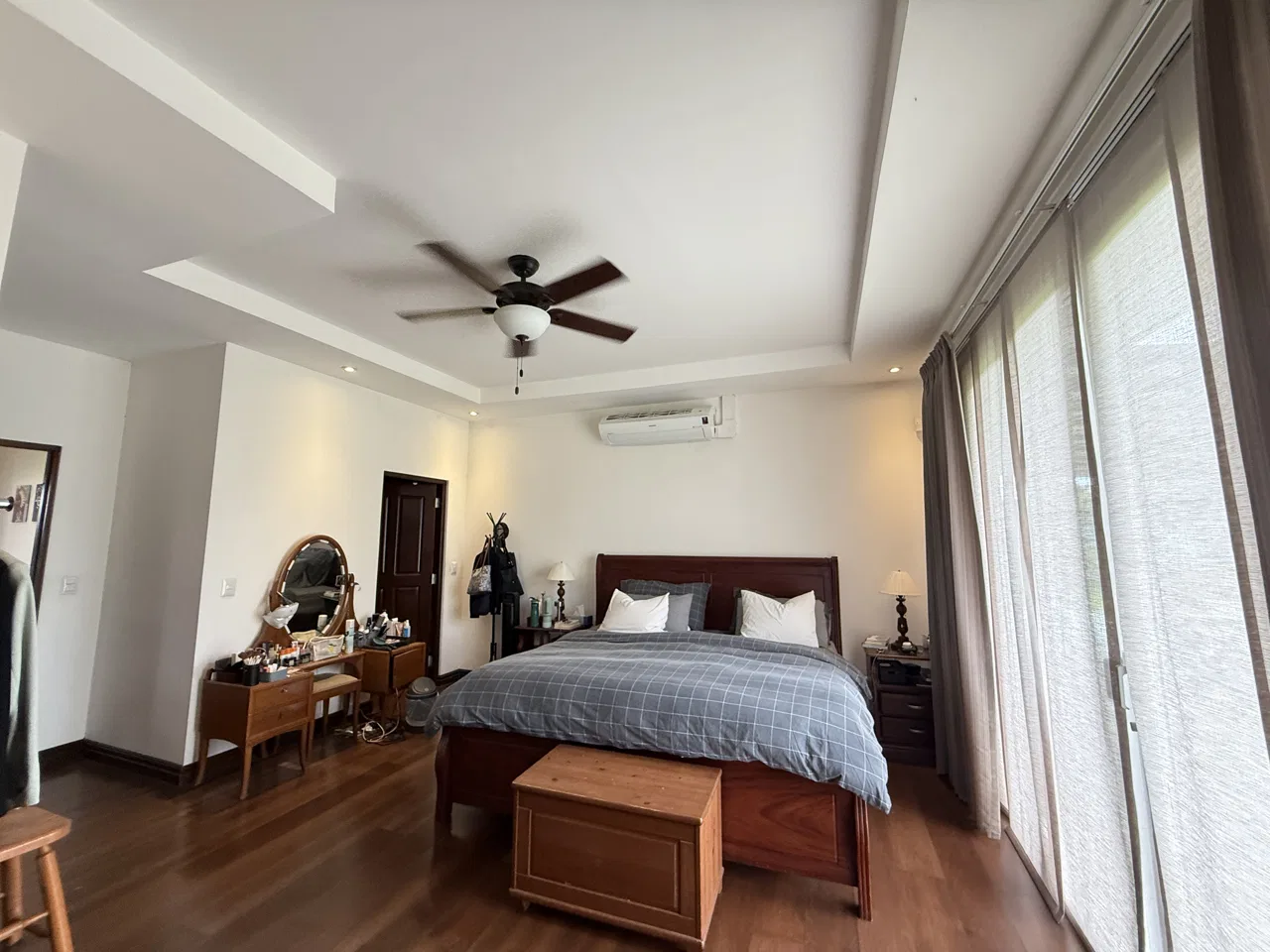 Multi-Home Estate with Endless Possibilities Just 13 Minutes from the Airport, photo 12
