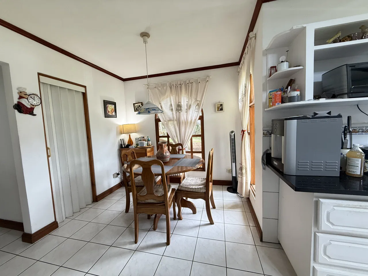 Multi-Home Estate with Endless Possibilities Just 13 Minutes from the Airport, photo 16