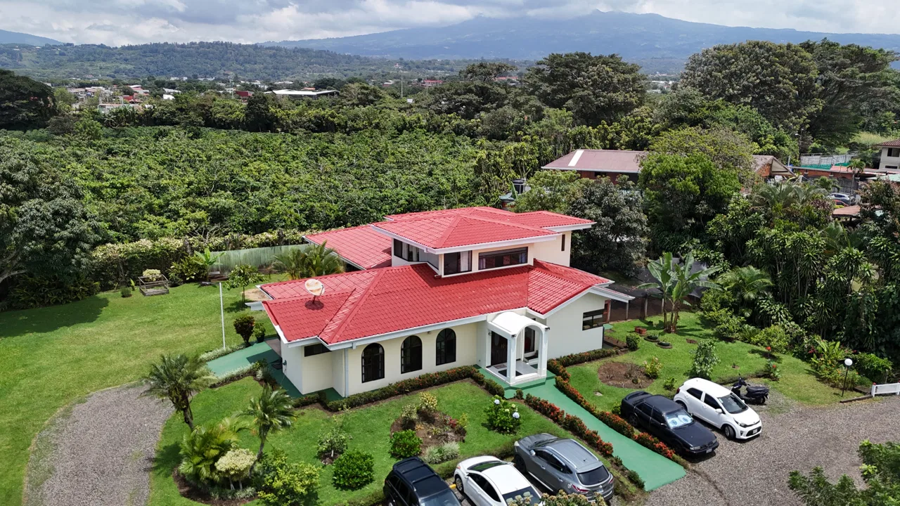 Multi-Home Estate with Endless Possibilities Just 13 Minutes from the Airport, photo 27