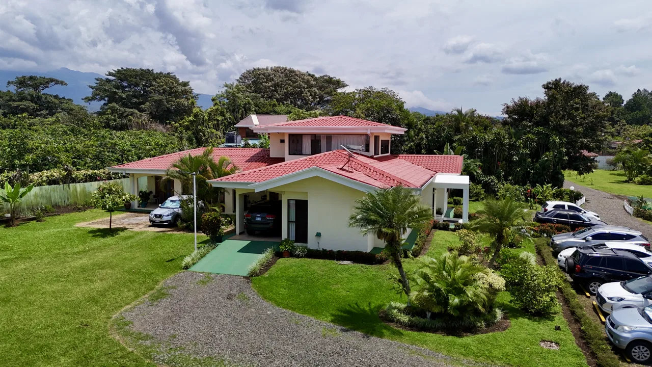 Multi-Home Estate with Endless Possibilities Just 13 Minutes from the Airport, photo 28
