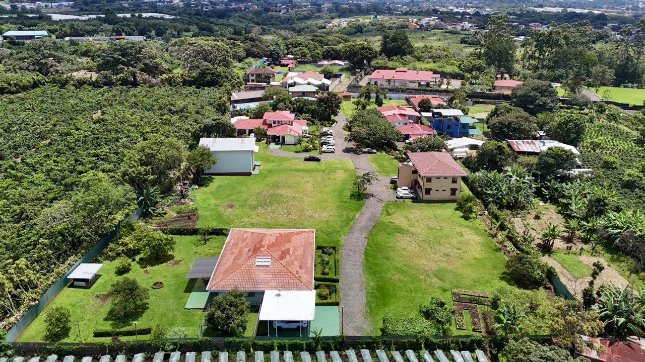 Multi-Home Estate with Endless Possibilities Just 13 Minutes from the Airport, photo 29
