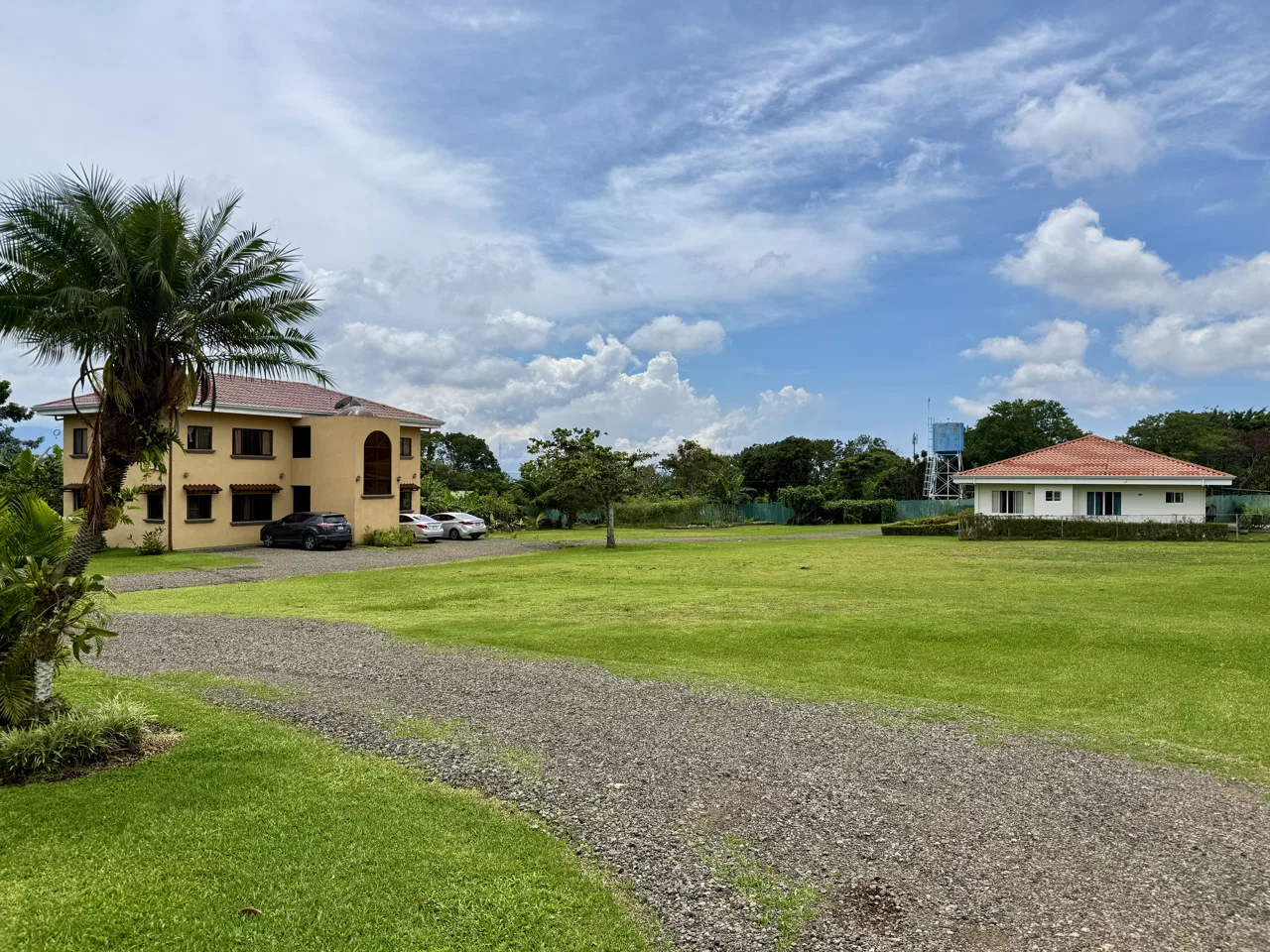 Multi-Home Estate with Endless Possibilities Just 13 Minutes from the Airport, photo 5